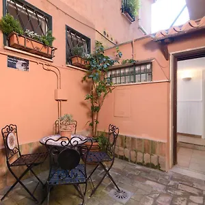 Apartamento Lovely With Garden In Vatican Museums Trastevere, Roma